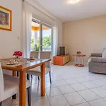 Rok 8 By Interhome פולה