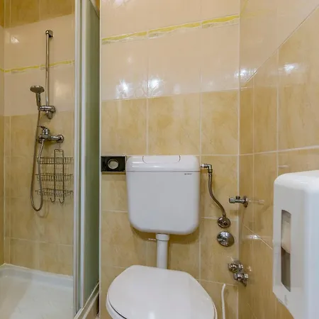 Rok 8 By Interhome * بولا