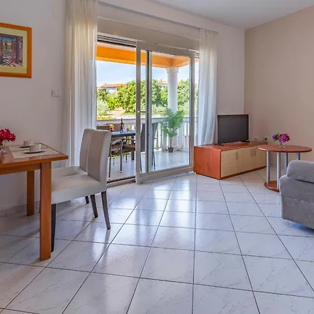 Rok 8 By Interhome Apartment Pula