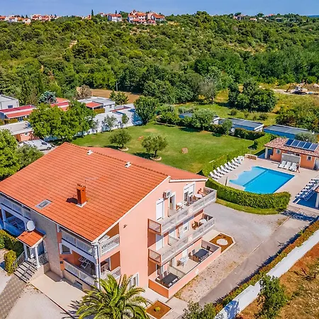 Rok 8 By Interhome Pula